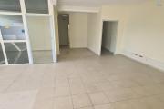 A LOUER - LOCAL COMMERCIAL 110 M2 - LA GRANDE MONTEE (ANCIENNE POSTE)