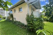 &Agrave; VENDRE &ndash; Maison F6 de 144 m&sup2; &ndash; BOIS DE N&Egrave;FLES SAINTE-CLOTILDE - vue jardin et maison