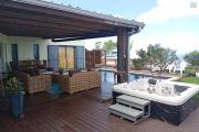 A LOUER MAISON MEUBLEE F5 DE 200 M2 AVEC PISCINE ET JACUZZI A PITON ST LEU