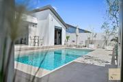 Villa Floé'A – Élégance contemporaine, piscine au sel et vue sur l’ouverture du cirque de Cilaos La Rivière Saint-Louis (525000€)