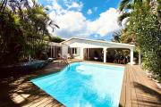A LOUER Magnifique maison MEUBL&Eacute;E de type F5 avec PISCINE et VUE MER &agrave; SAINT-PAUL