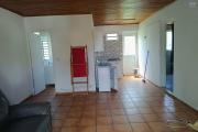 Ensemble immobilier T3 + T2 sur terrain de 572 m² avec piscine Saint Louis - PIÉCE DE VIE T2