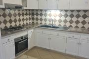 &Agrave; louer maison F4, 3 chambres climatis&eacute;es, cuisine &eacute;quip&eacute;e, terrasse, jardin cl&ocirc;tur&eacute;, endroit au calme