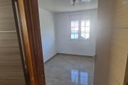 A louer villa F4, 3 chambres, bureau, garage fermé, jardin clôturé sur lotissement résidentiel à Bras des Chevrettes/ Saint André
