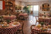 A louer local commercial / professionnel de 100m2 avec Terrasse proche front de mer Saint-Pierre &agrave; 1700&euro; HT