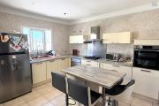 A vendre magnifique Villa F4 avec piscine et grand garage &agrave; Sainte-Anne