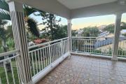A louer grande maison secteur Mont&eacute;e sano &agrave; Sainte Marie, tr&egrave;s beau jardin, endroit calme, vue mer