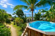 &Agrave; VENDRE &Agrave; PLATEAU CAILLOU &ndash; MAISON FAMILIALE F4 AVEC STUDIO IND&Eacute;PENDANT, VUE MER ET MONTAGNE - Piscine