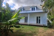 A VENDRE charmante maison de type F4 sur 634 m2 de terrain &agrave; SAINT-GILLES LES HAUTS