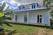 A VENDRE charmante maison de type F4 sur 634 m2 de terrain &agrave; SAINT-GILLES LES HAUTS