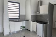 A louer bel appartement récent de type F2 sur la résidence Castel Roc Bois de Nèfles à Sainte Clotilde.