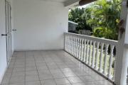A louer cette jolie villa jumelée de type F5 avec garage sur le secteur de Domenjod Sainte Clotilde.
