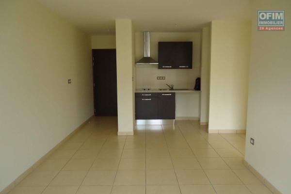 A vendre T2 dans la residence Lobellia à Ste Clotilde, proche des universités, commerces...