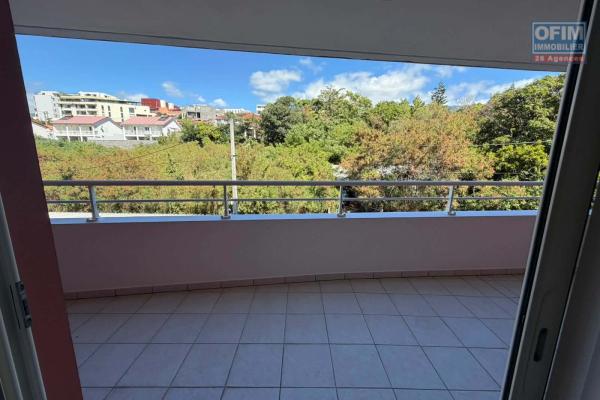 A vendre -Appartemnt T3 de 51 m2 avec varangue et parking ferm&eacute; - Secteur Sainte-Clotilde
