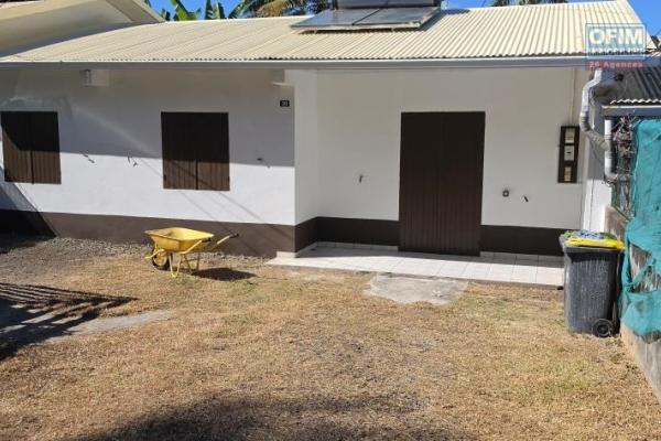 A louer joli villa jumel&eacute;e de plain-pied enti&egrave;rement r&eacute;nov&eacute;e de type F3 le Tampon Trois Mares