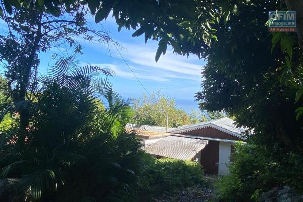 Terrain de 1012 m2, dont 910 m2 constructibles-Vue mer - Bois Rouge Saint-Paul.
