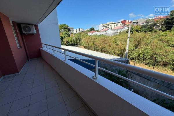 A vendre - Appartement T3 de 51 m2 avec varangue parking ferm&eacute;-Secteur Sainte-Clotilde