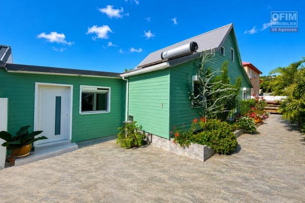 &Agrave; VENDRE &Agrave; PLATEAU CAILLOU &ndash; MAISON FAMILIALE F4 AVEC STUDIO IND&Eacute;PENDANT, VUE MER ET MONTAGNE