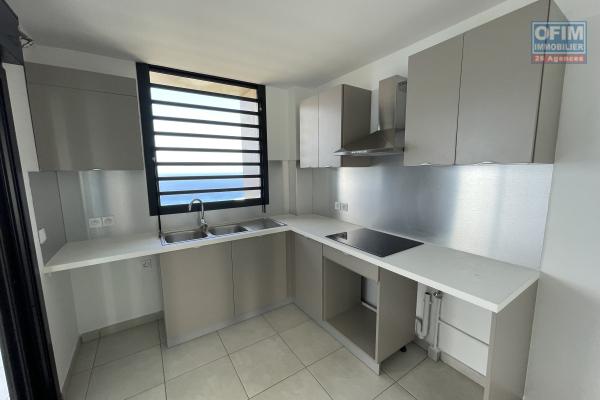 A louer à Saint Leu appartement T4 spacieux récent avec vue mer