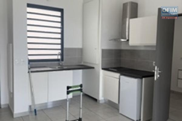A louer bel appartement récent de type F2 sur la résidence Castel Roc Bois de Nèfles à Sainte Clotilde.