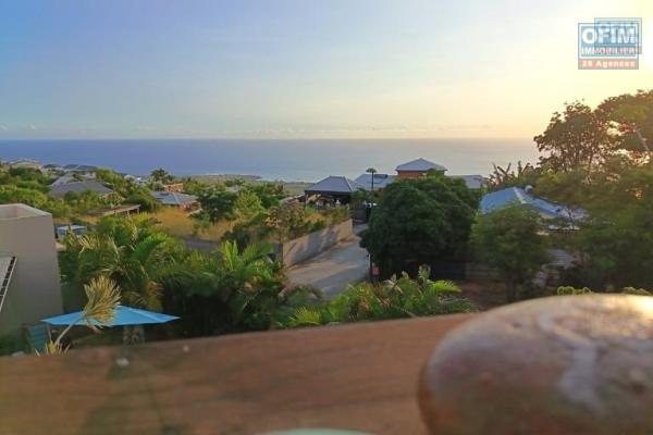 A VENDRE MAISON F4 DE 180 M2 DE SURFACE AVEC PISCINE ET VUE MER A ST LEU