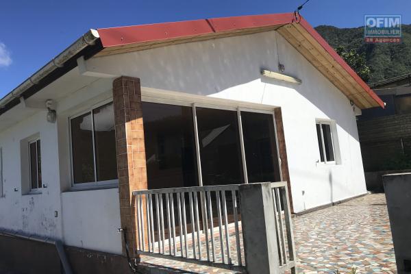 A louer villa f3 Les makes la riviere saint louis