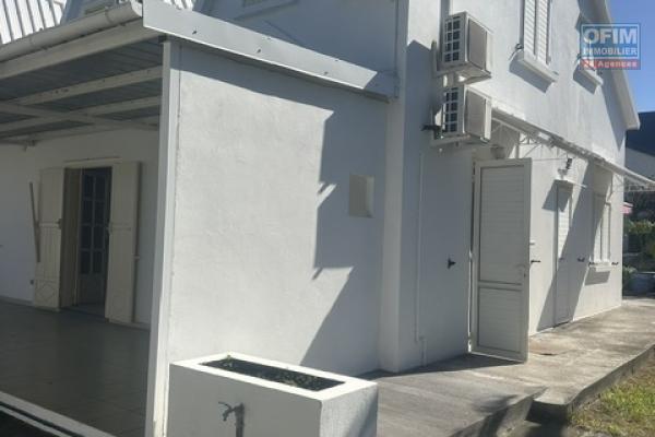 LOCAL PROFESSIONNEL 250 m² – SAINT-PIERRE CENTRE
