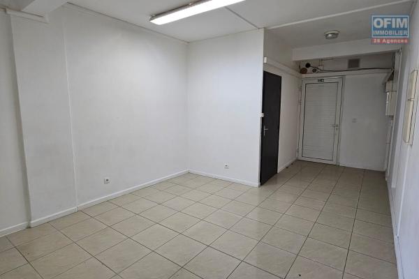 A LOUER - LOCAL COMMERCIAL 33 M2 - GRANDE MONTEE - SAINTE MARIE